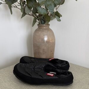 Hunter Slippers - Size 9 (EUR40)